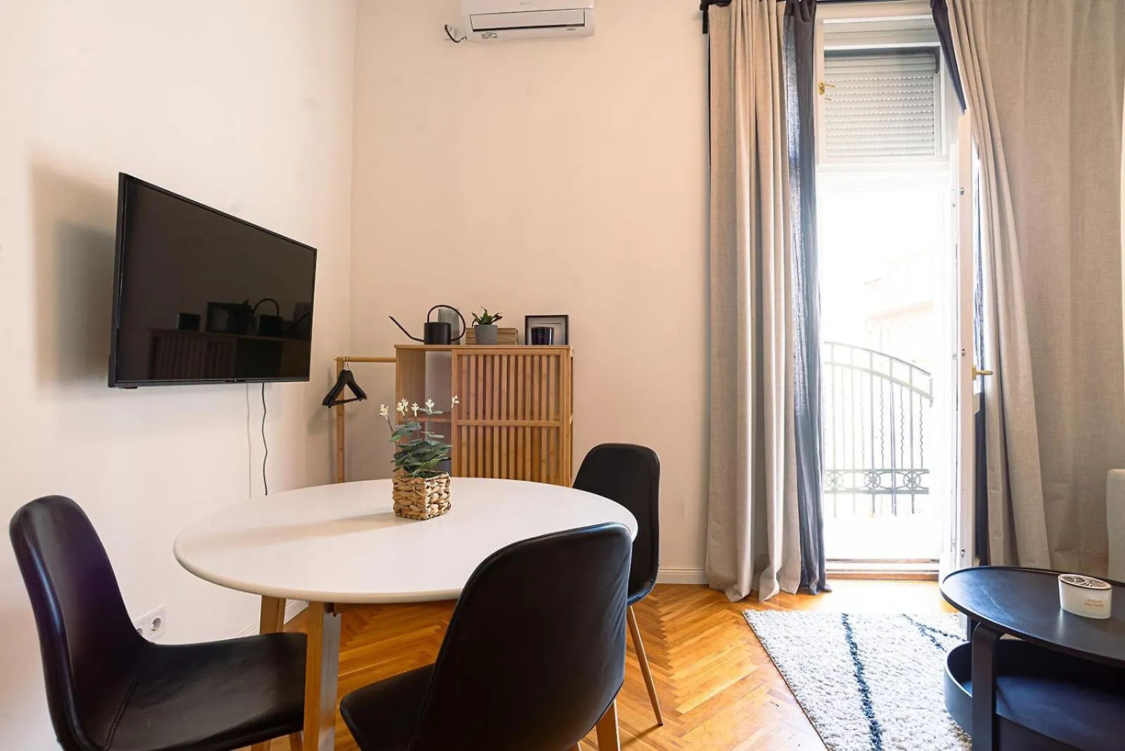 Tas Vas - Charming Apartments In Budapest Hungary