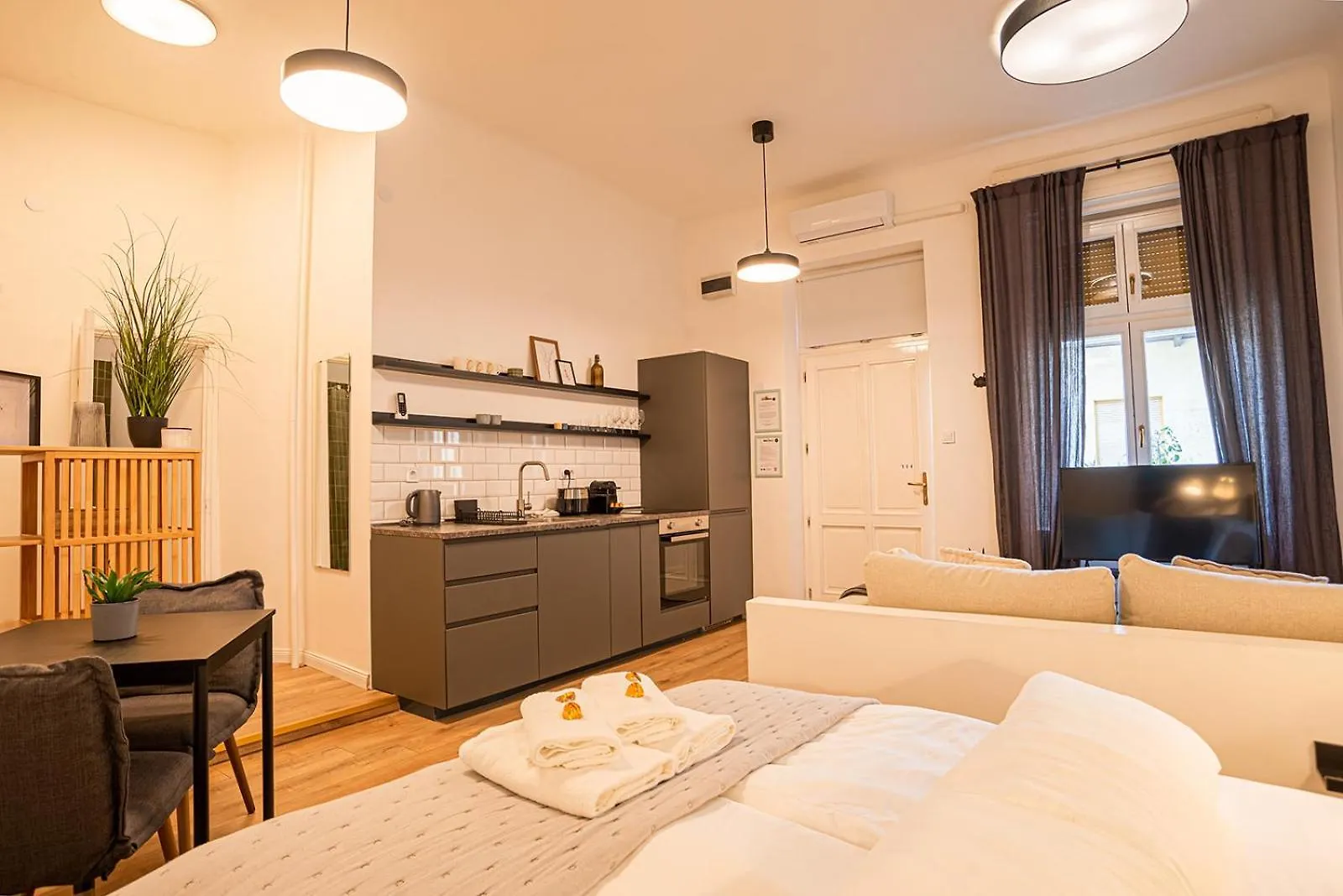 Tas Vas - Charming Apartments In Budapest